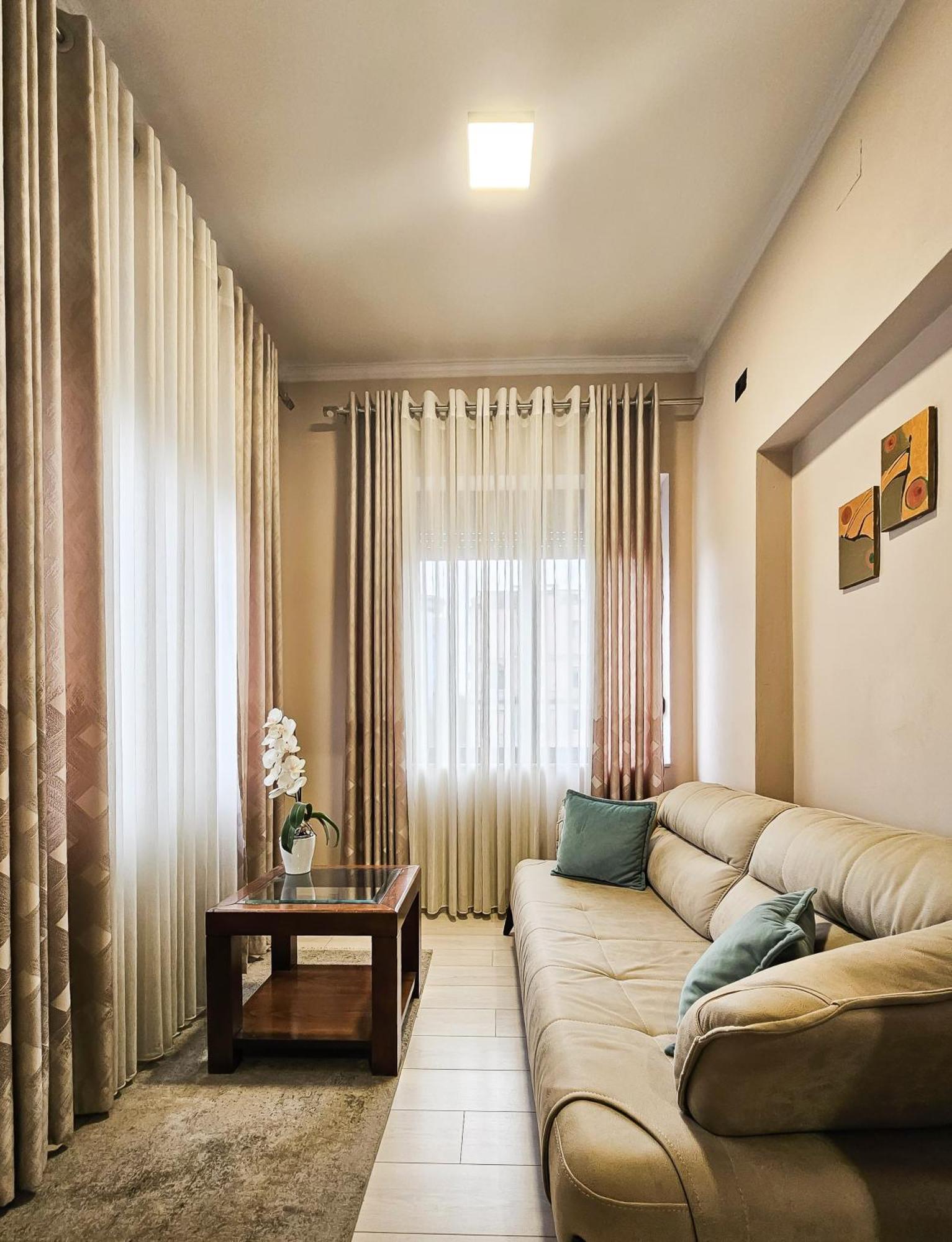 Apartament Sunflower Junior Tirana